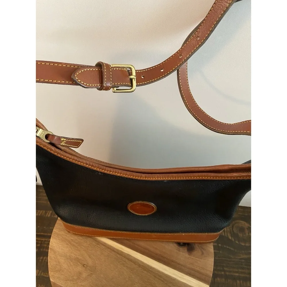 Vintage Dooney & Bourke Classic All Weather Shoulder Hobo Bag Brown Trim GUC
